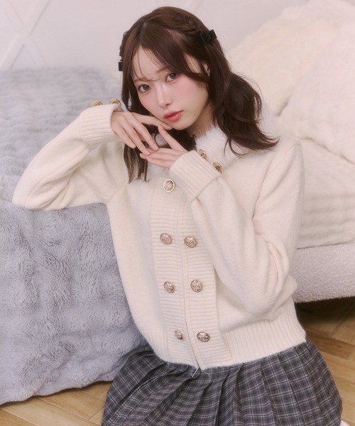 Rmine(アールマイン)の「ファー襟 ナポレオン ゴールドボタン ジップアップ ニット(カーディガン/ボレロ・レディース・ホワイト/ベージュ/グレー・FREE)」の4枚目の写真