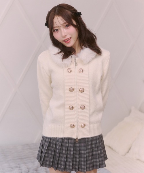 Rmine(アールマイン)の「ファー襟 ナポレオン ゴールドボタン ジップアップ ニット(カーディガン/ボレロ・レディース・ホワイト/ベージュ/グレー・FREE)」の5枚目の写真
