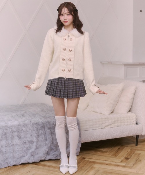 Rmine(アールマイン)の「ファー襟 ナポレオン ゴールドボタン ジップアップ ニット(カーディガン/ボレロ・レディース・ホワイト/ベージュ/グレー・FREE)」の11枚目の写真