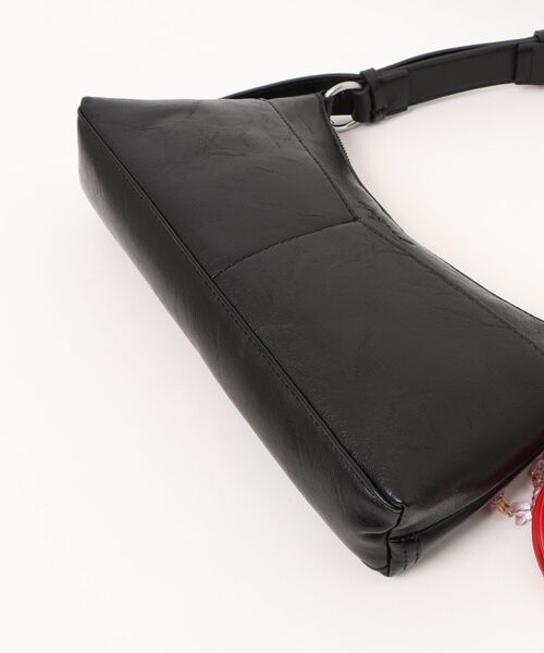 Desigual(デシグアル)の「Quilted Heart Shoulder Bag / キルティッドハートショルダーバッグ(ハンドバッグ・レディース・ブラック・FREE)」の3枚目の写真
