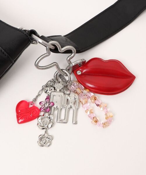 Desigual(デシグアル)の「Quilted Heart Shoulder Bag / キルティッドハートショルダーバッグ(ハンドバッグ・レディース・ブラック・FREE)」の5枚目の写真