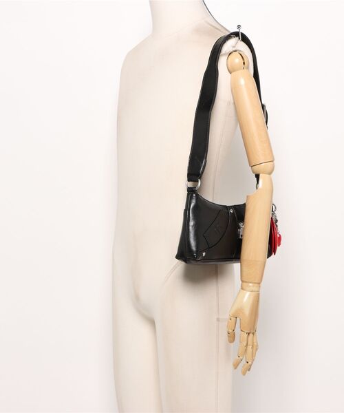 Desigual(デシグアル)の「Quilted Heart Shoulder Bag / キルティッドハートショルダーバッグ(ハンドバッグ・レディース・ブラック・FREE)」の11枚目の写真