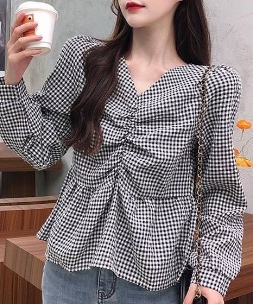 lulufa(ルルファ)の「Vネックギャザーギンガムチェックペプラムブラウス(シャツ/ブラウス・レディース・ブルー/ブラック・FREE)」の8枚目の写真