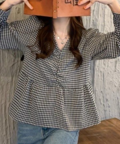 lulufa(ルルファ)の「Vネックギャザーギンガムチェックペプラムブラウス(シャツ/ブラウス・レディース・ブルー/ブラック・FREE)」の3枚目の写真