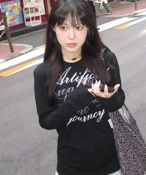 Vipoa（ヴィポア）の「Cursive ロゴT（Tシャツ/カットソー・レディース・ホワイト/ブラック・FREE）」の2枚目の写真