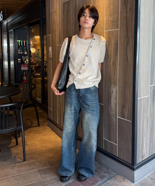 Chikashitsu +(チカシツプラス)の「【Chikashitsu +】oil wash semi flare denim pants / 【チカシツプラス】オイルウォッシュセミフレアデニムパンツ(デニムパンツ・メンズ・ブルー・L/M/S)」の9枚目の写真