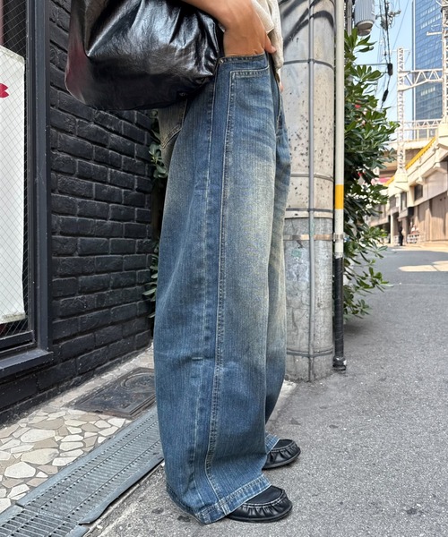 Chikashitsu +(チカシツプラス)の「【Chikashitsu +】oil wash semi flare denim pants / 【チカシツプラス】オイルウォッシュセミフレアデニムパンツ(デニムパンツ・メンズ・ブルー・L/M/S)」の13枚目の写真
