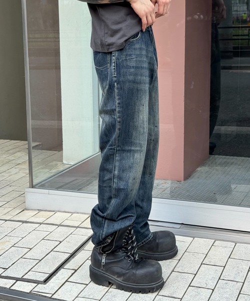Chikashitsu +(チカシツプラス)の「【Chikashitsu +】oil wash semi flare denim pants / 【チカシツプラス】オイルウォッシュセミフレアデニムパンツ(デニムパンツ・メンズ・ブルー・L/M/S)」の11枚目の写真