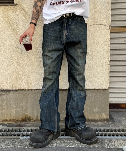 Chikashitsu +(チカシツプラス)の「【Chikashitsu +】oil wash semi flare denim pants / 【チカシツプラス】オイルウォッシュセミフレアデニムパンツ(デニムパンツ・メンズ・ブルー・L/M/S)」の8枚目の写真