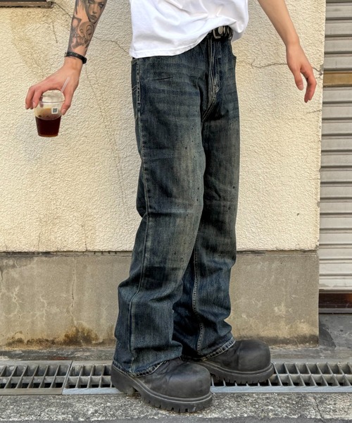Chikashitsu +(チカシツプラス)の「【Chikashitsu +】oil wash semi flare denim pants / 【チカシツプラス】オイルウォッシュセミフレアデニムパンツ(デニムパンツ・メンズ・ブルー・L/M/S)」の2枚目の写真