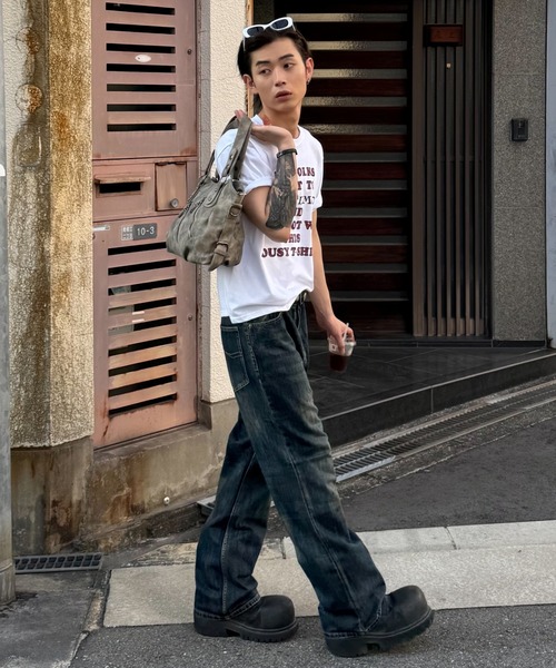 Chikashitsu +(チカシツプラス)の「【Chikashitsu +】oil wash semi flare denim pants / 【チカシツプラス】オイルウォッシュセミフレアデニムパンツ(デニムパンツ・メンズ・ブルー・L/M/S)」の19枚目の写真