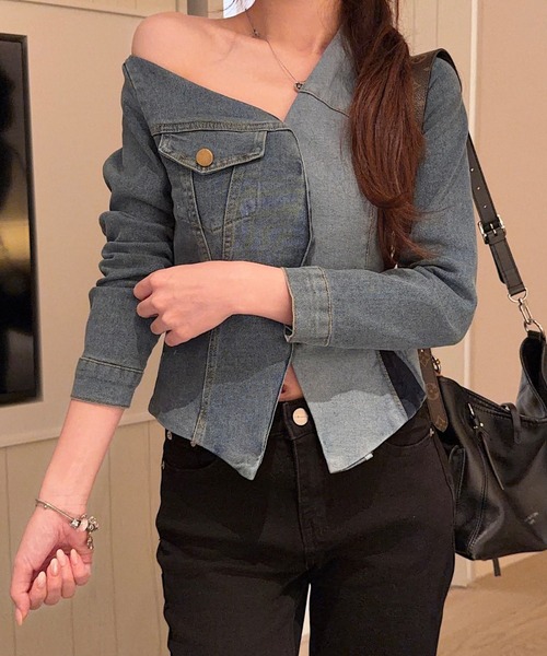 FAVORITO(ファヴォリート)の「オフショルダーVネックデニムトップス(その他トップス・レディース・ブルー・M/L/S)」の3枚目の写真