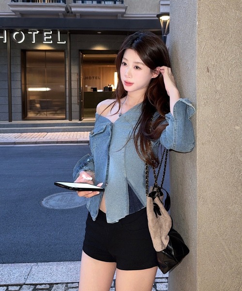 FAVORITO(ファヴォリート)の「オフショルダーVネックデニムトップス(その他トップス・レディース・ブルー・M/L/S)」の13枚目の写真