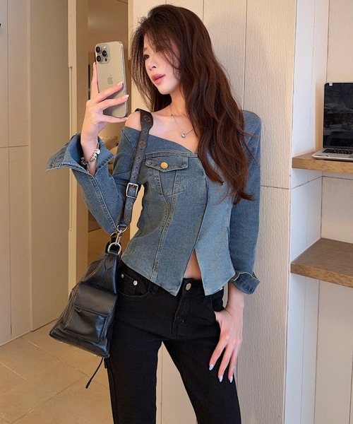 FAVORITO(ファヴォリート)の「オフショルダーVネックデニムトップス(その他トップス・レディース・ブルー・M/L/S)」の9枚目の写真