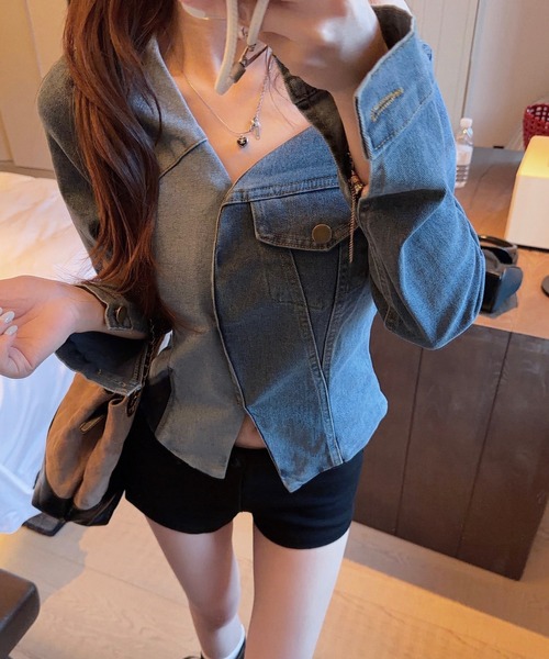 FAVORITO(ファヴォリート)の「オフショルダーVネックデニムトップス(その他トップス・レディース・ブルー・M/L/S)」の2枚目の写真