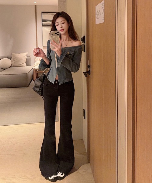FAVORITO(ファヴォリート)の「オフショルダーVネックデニムトップス(その他トップス・レディース・ブルー・M/L/S)」の14枚目の写真