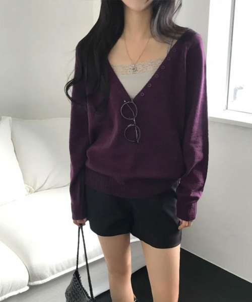 VIVID LADY(ビビッドレディー)の「ヘンリーネック ディープVネック ニットプルオーバー(ニット/セーター・レディース・ブラック/パープル/グレー/カーキ/アイボリー・FREE)」の7枚目の写真