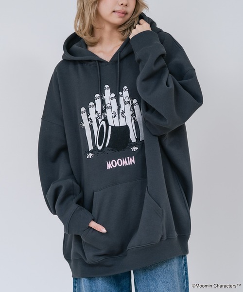MOOMIN(ムーミン)の「【MOOMIN/ムーミン】【ユニセックスデザインでリンクコーデにも◎】裏起毛プルオーバーパーカー フーディ 保温 キャラクター ムーミン ニョロニョロ リトルミイ スティンキー(パーカー・メンズ・グレー系その他2/ベージュ系その他/ブラック系その他2/ブルー系その他・MEDIUM/X-LARGE/LARGE)」の2枚目の写真