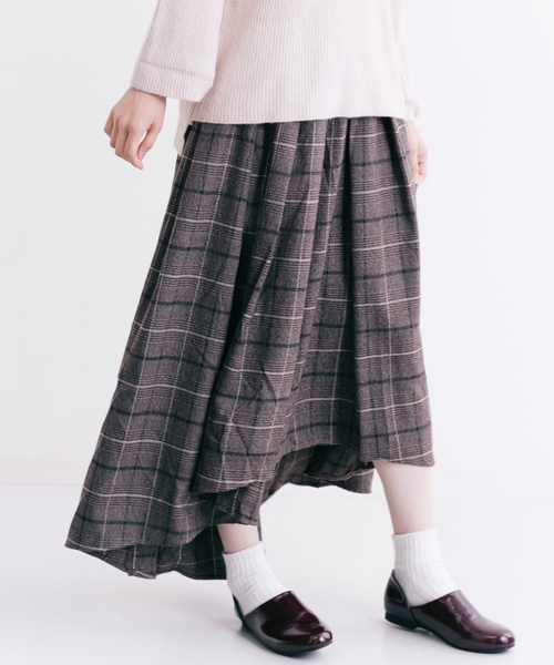 MERLOT（メルロー）の「チェック柄テールカットスカート0066（スカート・レディース・チャコールグレー/ブラウン・FREE）」の2枚目の写真