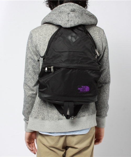 AMERICAN RAG CIE（アメリカンラグシー）の「THE NORTH FACE×AMERICAN RAG CIE 別注ミディアムデイパック 102-TNF-DAY PACK AR【販売店舗限定】（バックパック/リュック・メンズ・ブラック・ONE SIZE）」の8枚目の写真