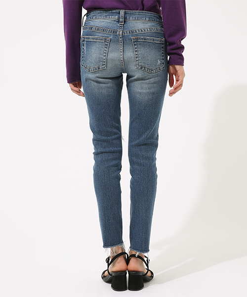 AZUL by moussy（アズールバイマウジー）の「【20190912販売禁止】リペアデニムスキニー（デニムパンツ・レディース・ダークブルー/ブルー・SMALL/X-SMALL/MEDIUM/LARGE）」の16枚目の写真