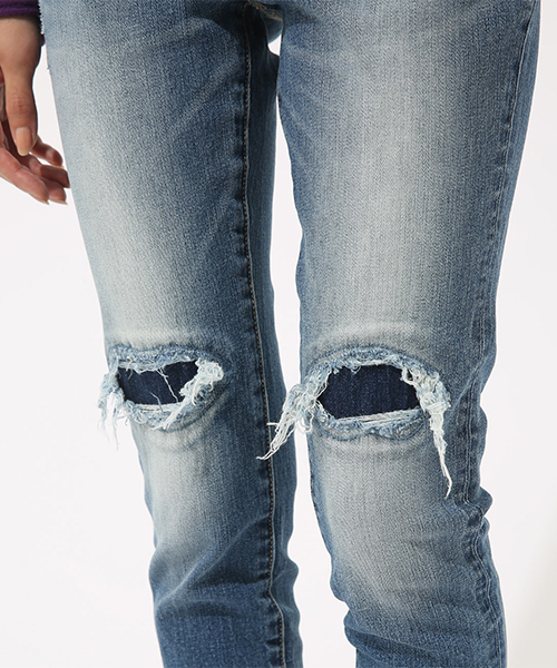 AZUL by moussy（アズールバイマウジー）の「【20190912販売禁止】リペアデニムスキニー（デニムパンツ・レディース・ダークブルー/ブルー・SMALL/X-SMALL/MEDIUM/LARGE）」の17枚目の写真