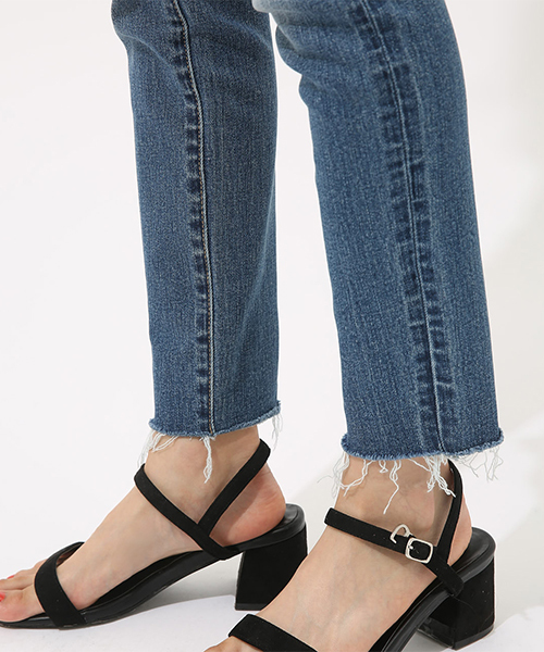 AZUL by moussy（アズールバイマウジー）の「【20190912販売禁止】リペアデニムスキニー（デニムパンツ・レディース・ダークブルー/ブルー・SMALL/X-SMALL/MEDIUM/LARGE）」の18枚目の写真