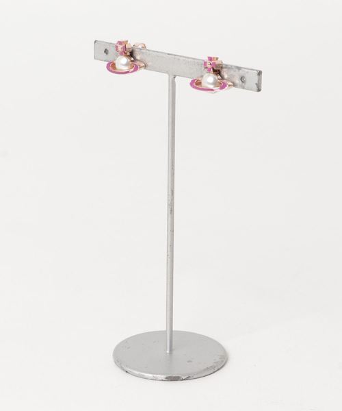 Vivienne Westwood(ヴィヴィアンウエストウッド)の「BE1654/IRIS BAS RELIEF EARRINGS(ピアス(両耳用)・レディース・ゴールド/ピンクゴールド/ライラック/シルバー・FREE)」の4枚目の写真