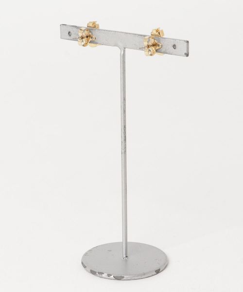Vivienne Westwood(ヴィヴィアンウエストウッド)の「BE1654/IRIS BAS RELIEF EARRINGS(ピアス(両耳用)・レディース・ゴールド/ピンクゴールド/ライラック/シルバー・FREE)」の5枚目の写真