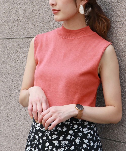 HER CLOSET(ハークローゼット)の「【HERCLOSET】ハイツイストハイネックノースリーブベーシックニット(ニット/セーター・レディース・ブラック/ベージュ/オフホワイト/ブルー/グリーン/テラコッタ/ラベンダー・M)」の4枚目の写真