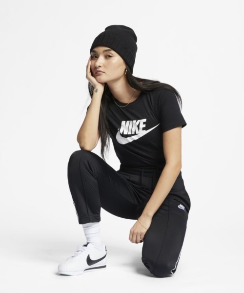 NIKE(ナイキ)の「ナイキ NIKE ウィメンズ エッセンシャル アイコン フューチュラ L/S Tシャツ BV6170(Tシャツ/カットソー・レディース・ブラック/ホワイト/ベビーピンク・S/M/L/XL)」の4枚目の写真