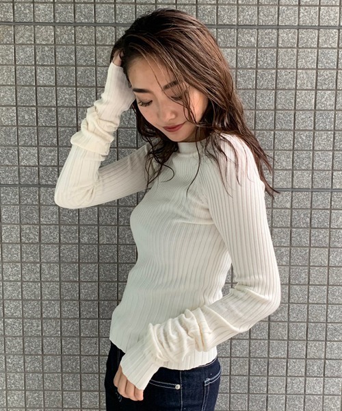 ENVYM（アンビー）の「ロングスリーブリブＫＮＩＴ（ニット/セーター・レディース・ホワイト/ブラック/ベージュ・FREE）」の2枚目の写真