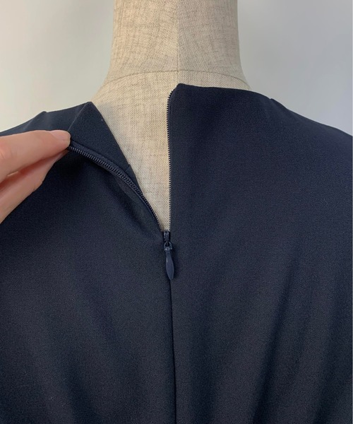 PICCIN(ピッチン)の「オープンショルダーワンピース(ワンピース・レディース・ネイビー/カーキ・MEDIUM)」の16枚目の写真