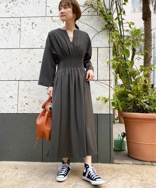 PICCIN(ピッチン)の「オープンショルダーワンピース(ワンピース・レディース・ネイビー/カーキ・MEDIUM)」の18枚目の写真