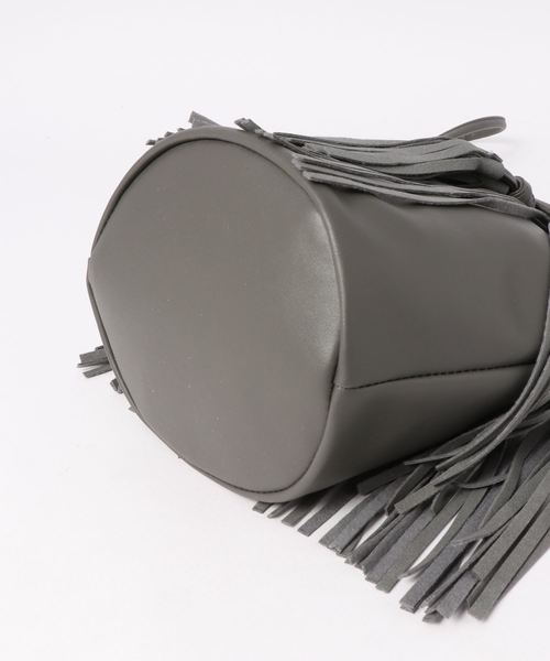 KOBE LETTUCE（コウベレタス）の「フリンジラウンドバッグ（ハンドバッグ・レディース・アイボリー/グレー/イエロー/グレイッシュベージュ・FREE）」の6枚目の写真