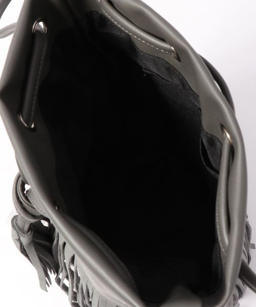 KOBE LETTUCE（コウベレタス）の「フリンジラウンドバッグ（ハンドバッグ・レディース・アイボリー/グレー/イエロー/グレイッシュベージュ・FREE）」の7枚目の写真