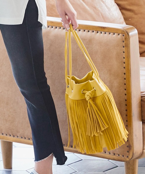 KOBE LETTUCE（コウベレタス）の「フリンジラウンドバッグ（ハンドバッグ・レディース・アイボリー/グレー/イエロー/グレイッシュベージュ・FREE）」の4枚目の写真