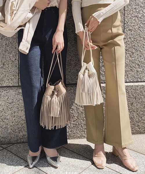 KOBE LETTUCE（コウベレタス）の「フリンジラウンドバッグ（ハンドバッグ・レディース・アイボリー/グレー/イエロー/グレイッシュベージュ・FREE）」の20枚目の写真