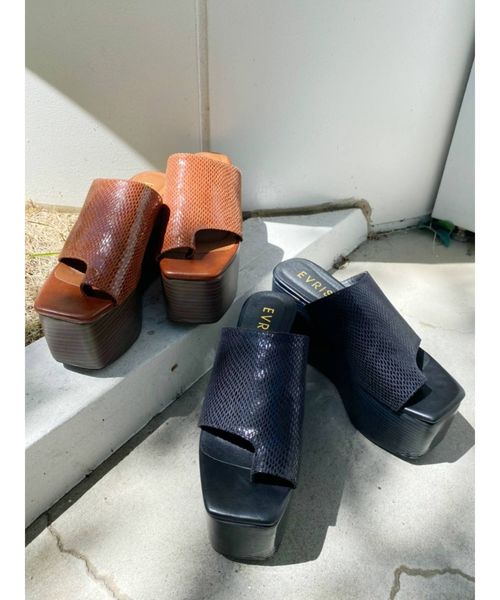 EVRIS（エヴリス）の「トングウエッジサンダル（サンダル・レディース・ブラック/ブラウン・MEDIUM/LARGE）」の9枚目の写真