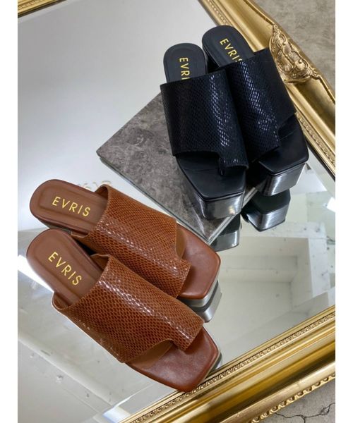 EVRIS（エヴリス）の「トングウエッジサンダル（サンダル・レディース・ブラック/ブラウン・MEDIUM/LARGE）」の8枚目の写真