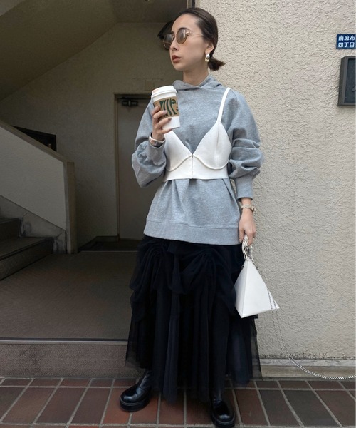 Ameri(アメリ)の「LAYERED BUSTIER HOODIE(パーカー・レディース・ブラック/ベージュ/グレー・FREE)」の7枚目の写真