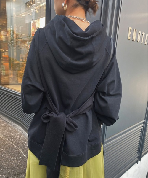 Ameri(アメリ)の「LAYERED BUSTIER HOODIE(パーカー・レディース・ブラック/ベージュ/グレー・FREE)」の10枚目の写真