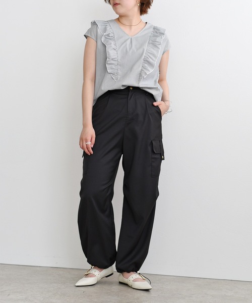 palm RICHE(ポームリシュ)の「ラッフルフリルフレンチスリーブトップス(シャツ/ブラウス・レディース・ブラック/オフホワイト/サックスブルー・M)」の11枚目の写真