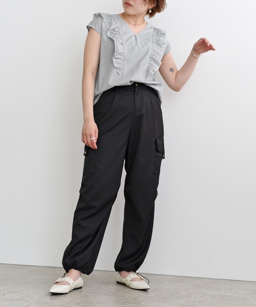 palm RICHE(ポームリシュ)の「ラッフルフリルフレンチスリーブトップス(シャツ/ブラウス・レディース・ブラック/オフホワイト/サックスブルー・M)」の20枚目の写真