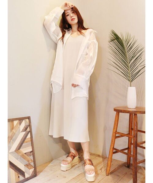 MURUA（ムルーア）の「バッククロスキャミワンピース（ワンピース・レディース・アイボリー/グレー/ブラック・FREE）」の9枚目の写真