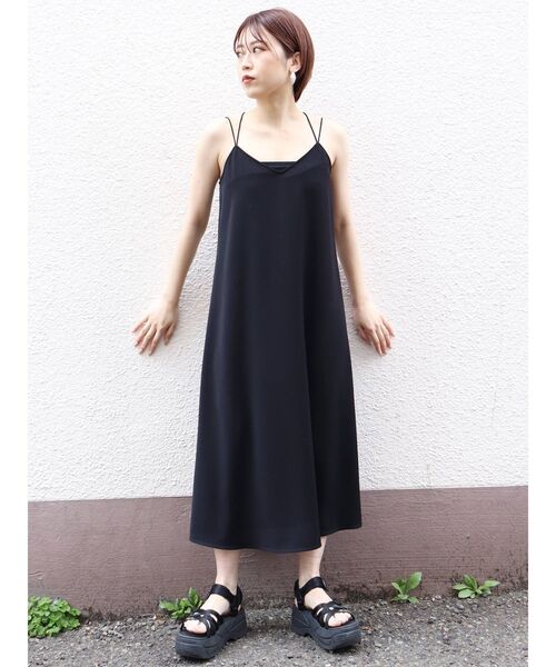 MURUA（ムルーア）の「バッククロスキャミワンピース（ワンピース・レディース・アイボリー/グレー/ブラック・FREE）」の10枚目の写真