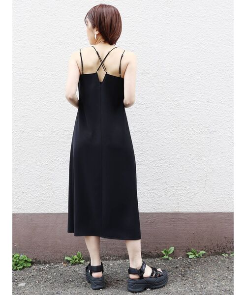 MURUA（ムルーア）の「バッククロスキャミワンピース（ワンピース・レディース・アイボリー/グレー/ブラック・FREE）」の11枚目の写真