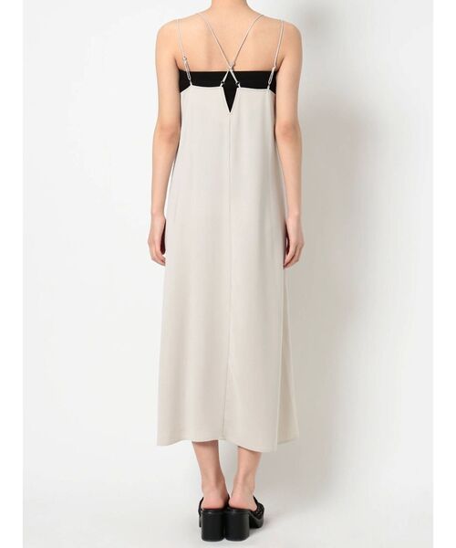 MURUA（ムルーア）の「バッククロスキャミワンピース（ワンピース・レディース・アイボリー/グレー/ブラック・FREE）」の19枚目の写真