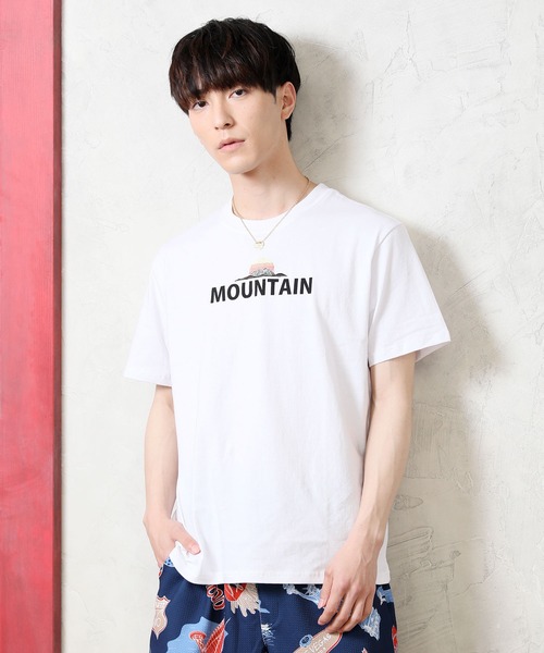 TopIsm(トップイズム)の「USAコットン ビッグシルエット刺繍入りプリント半袖Tシャツ(Tシャツ/カットソー・メンズ・ホワイト/ブラック/ベージュ/サックスブルー/ホワイト系その他/ブラック系その他/キャメル/ホワイト系その他2・LL/M/L)」の2枚目の写真