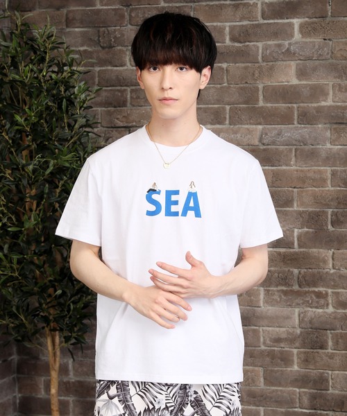 TopIsm(トップイズム)の「USAコットン ビッグシルエット刺繍入りプリント半袖Tシャツ(Tシャツ/カットソー・メンズ・ホワイト/ブラック/ベージュ/サックスブルー/ホワイト系その他/ブラック系その他/キャメル/ホワイト系その他2・LL/M/L)」の4枚目の写真